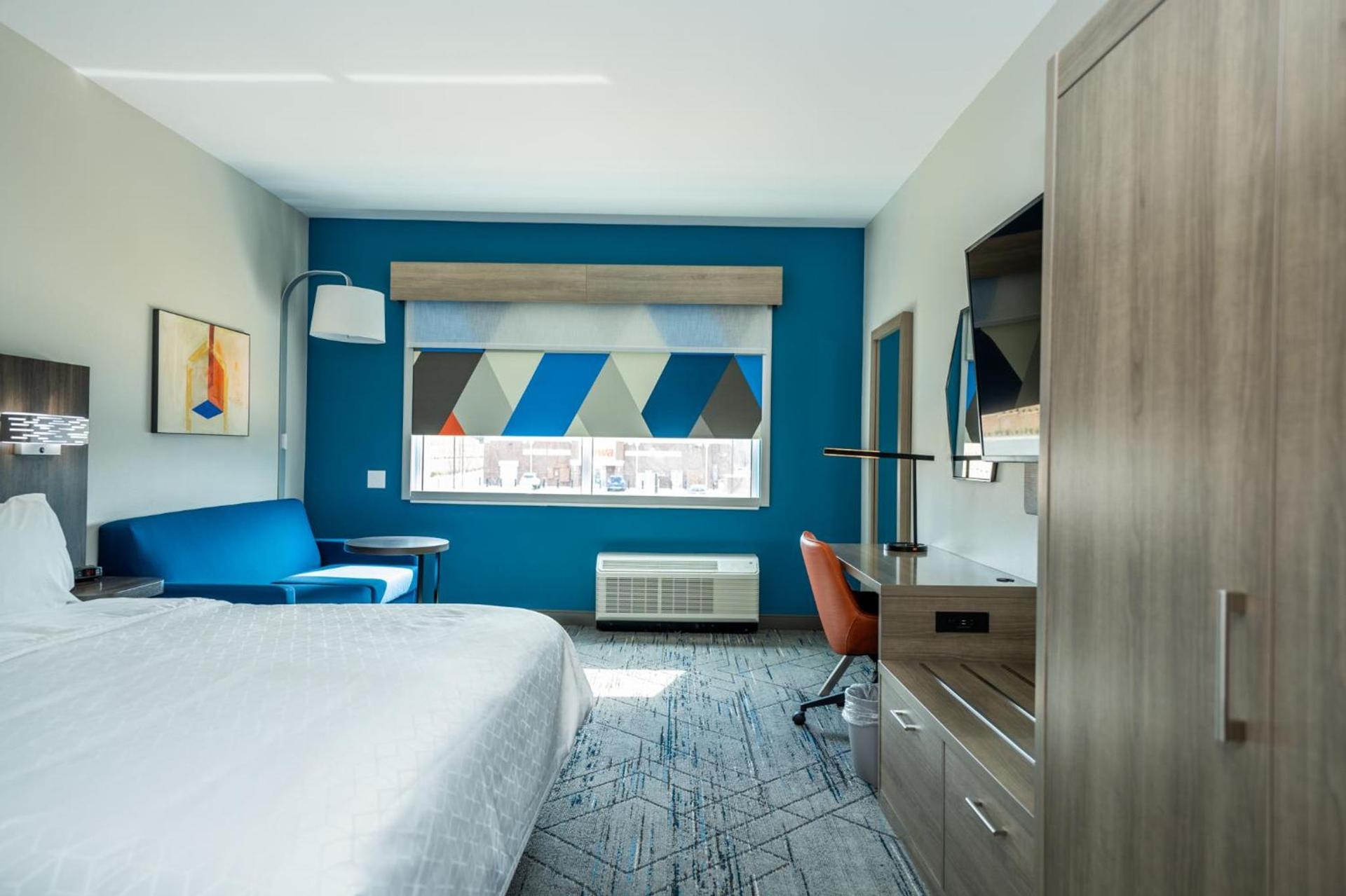 Holiday Inn Express & Suites Charlottesville by IHG photo 29
