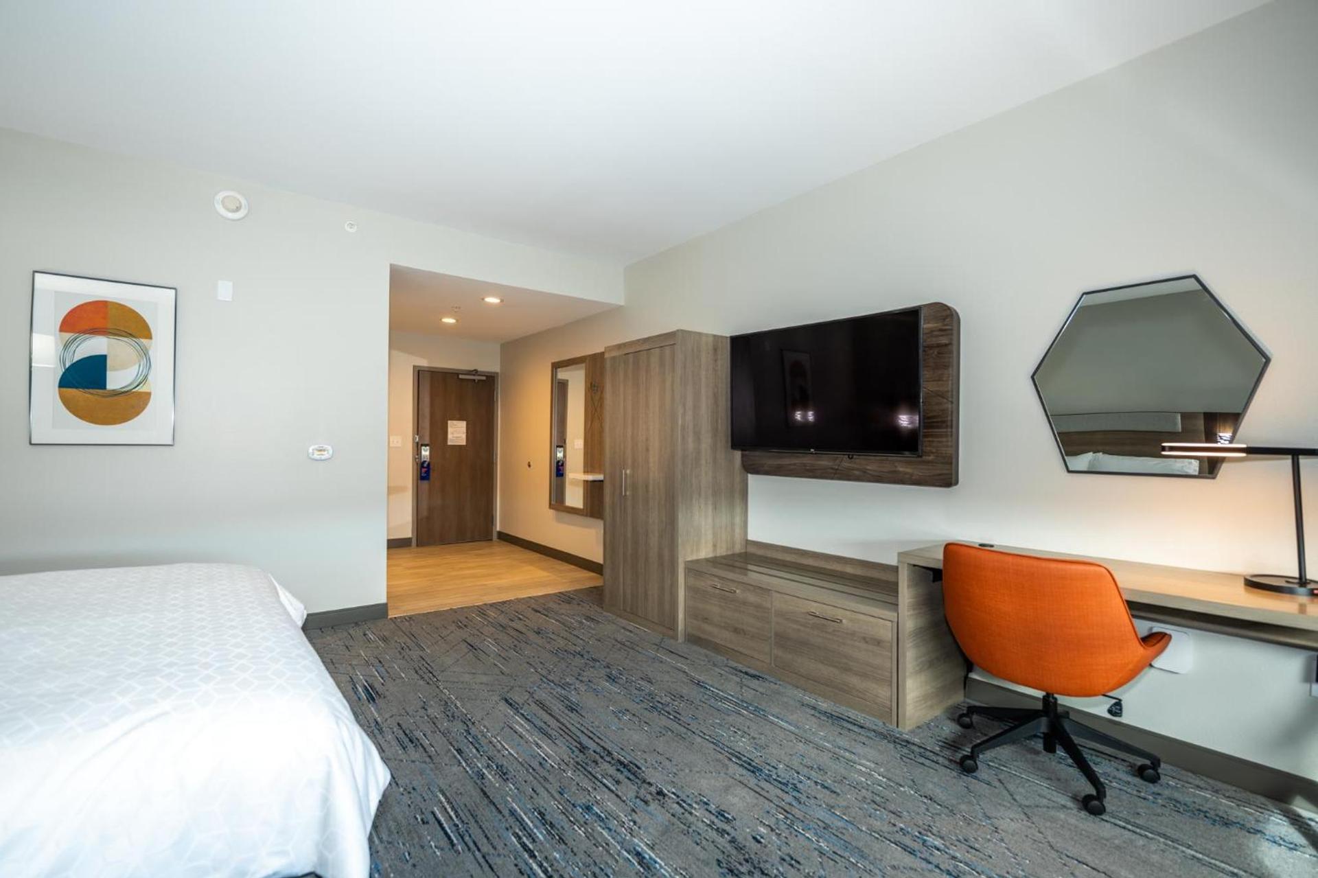 Holiday Inn Express & Suites Charlottesville by IHG photo 27