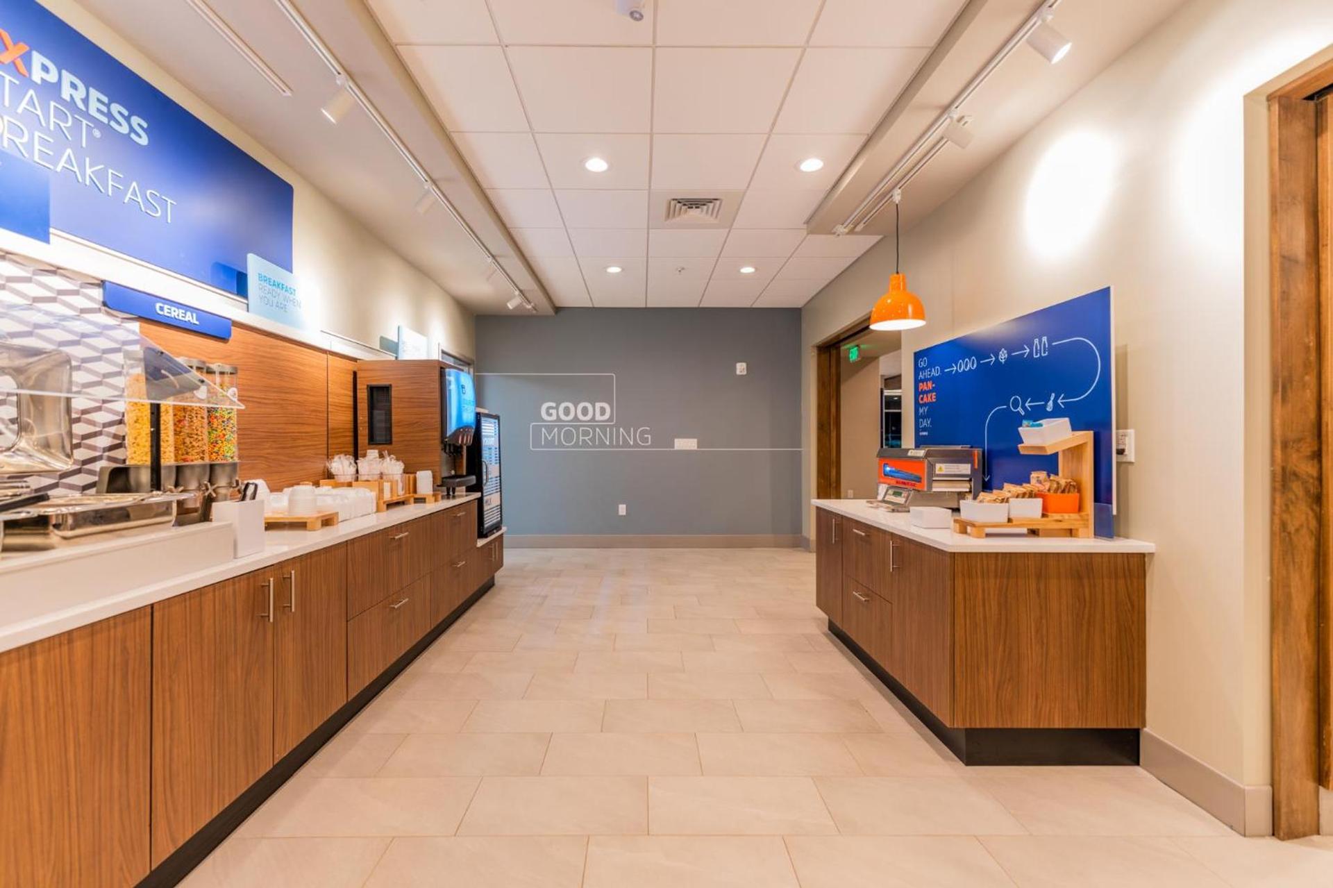 Holiday Inn Express & Suites Charlottesville by IHG photo 38