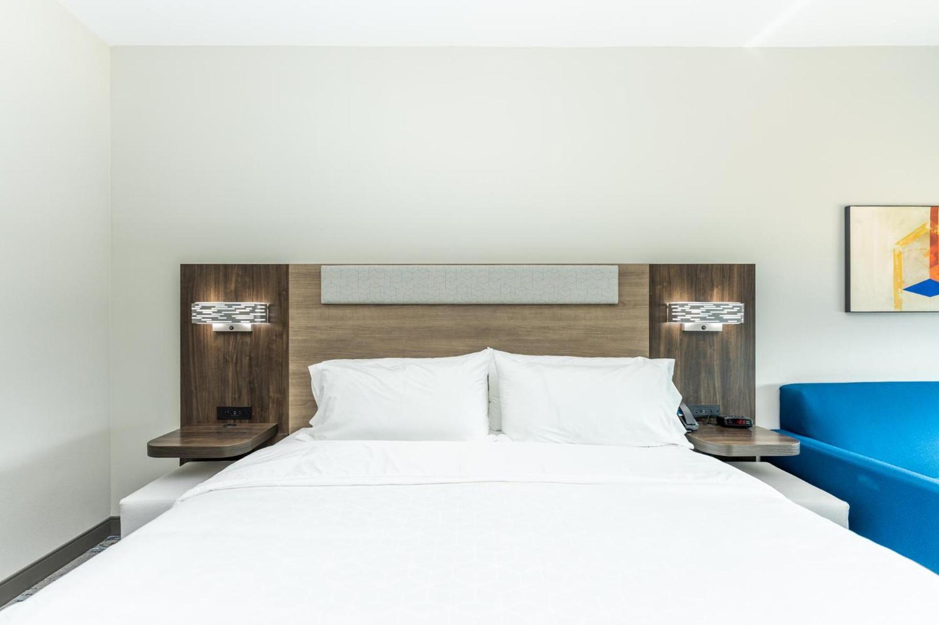 Holiday Inn Express & Suites Charlottesville by IHG photo 57