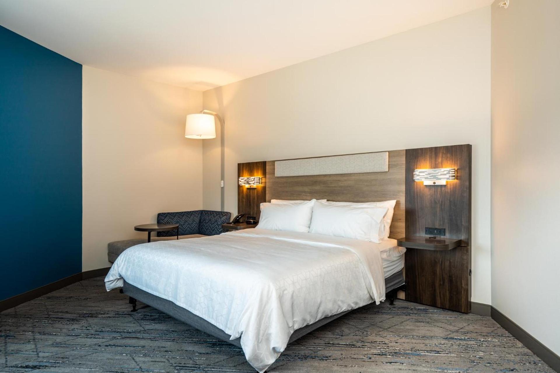 Holiday Inn Express & Suites Charlottesville by IHG photo 46