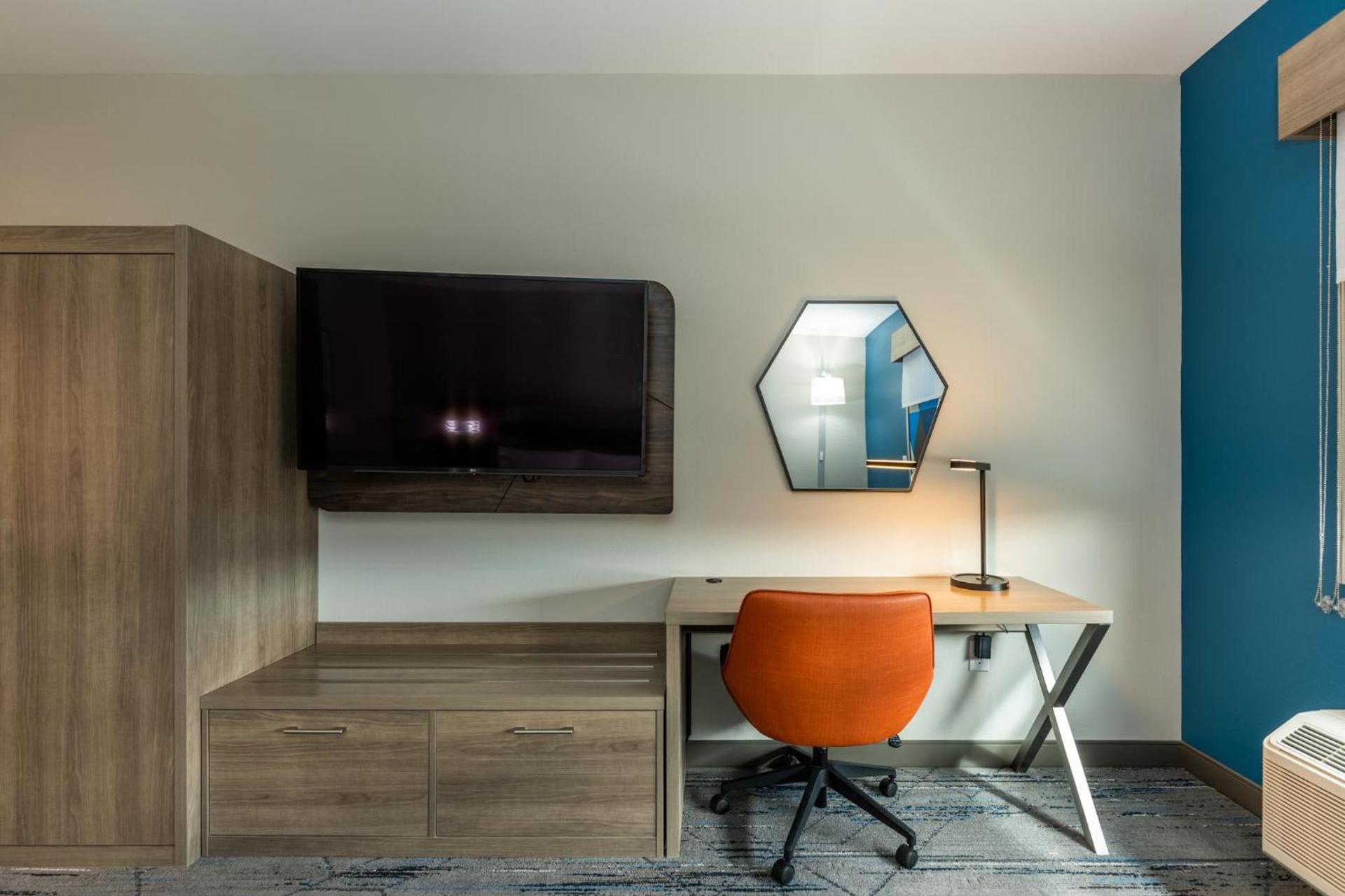 Holiday Inn Express & Suites Charlottesville by IHG photo 51