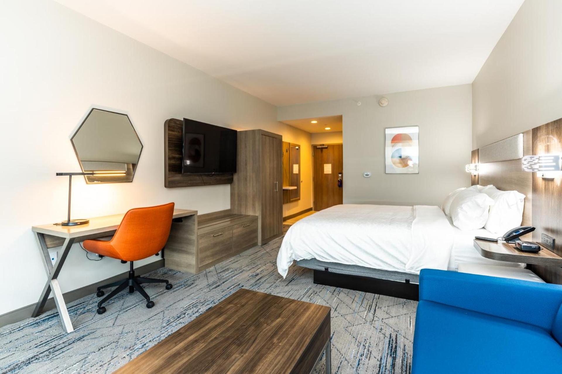 Holiday Inn Express & Suites Charlottesville by IHG photo 43