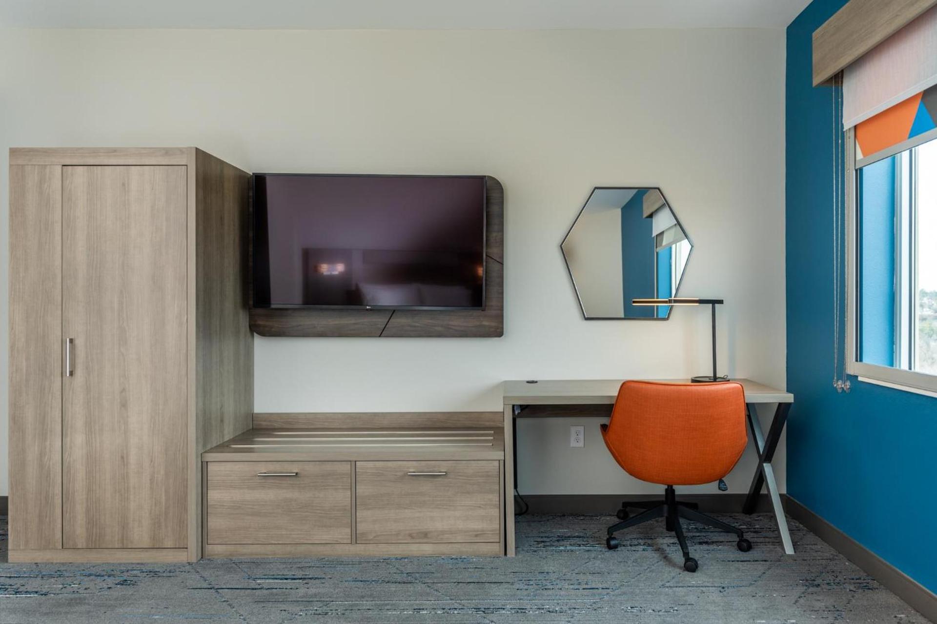 Holiday Inn Express & Suites Charlottesville by IHG photo 41