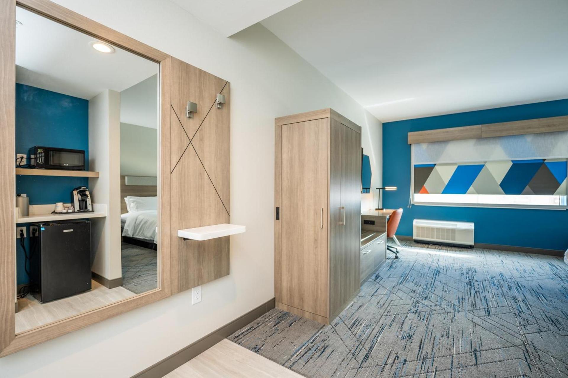 Holiday Inn Express & Suites Charlottesville by IHG photo 42
