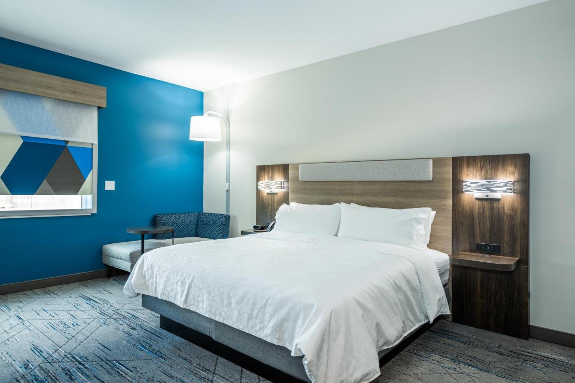 Holiday Inn Express & Suites Charlottesville by IHG photo 71