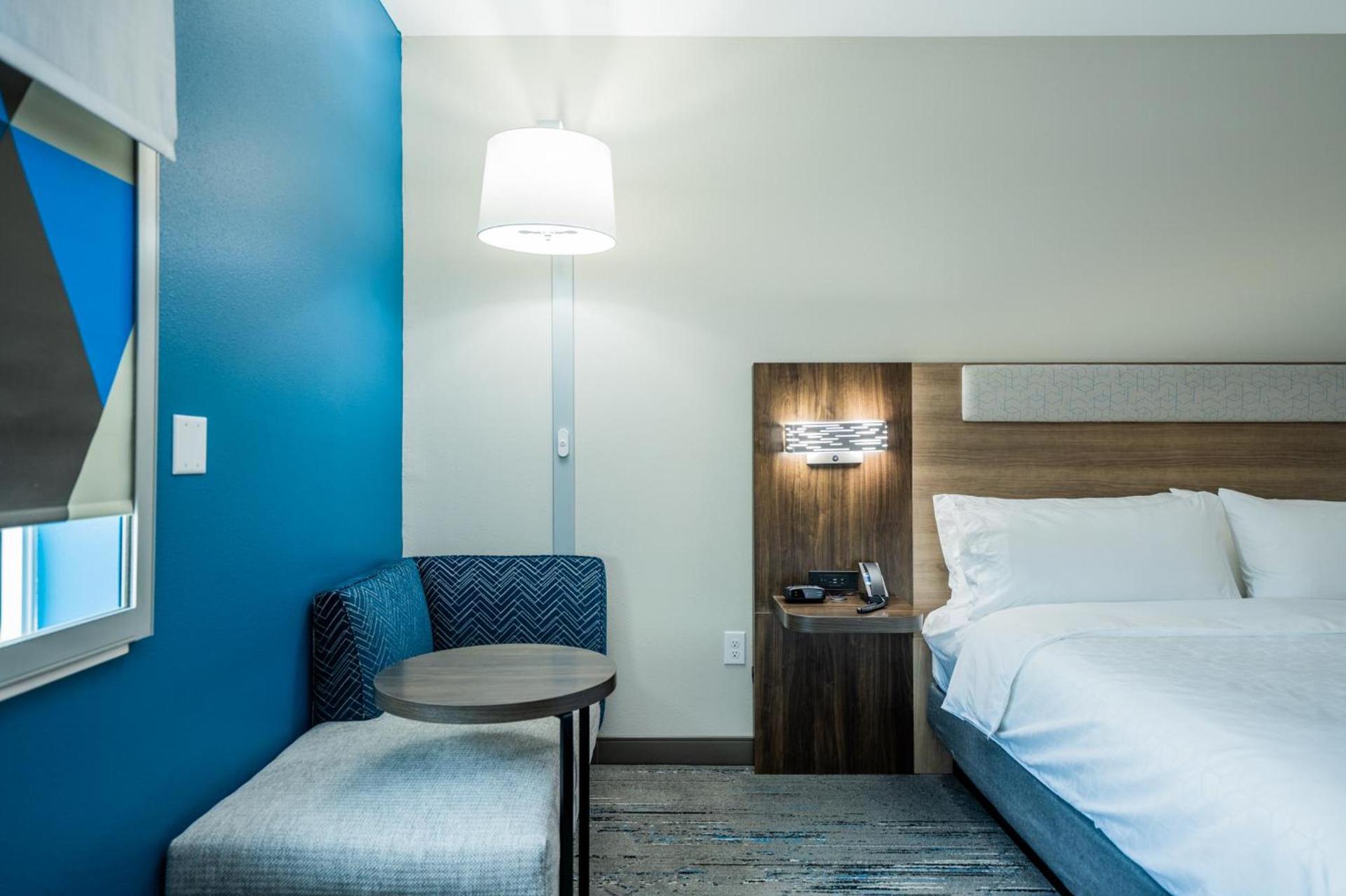 Holiday Inn Express & Suites Charlottesville by IHG photo 69