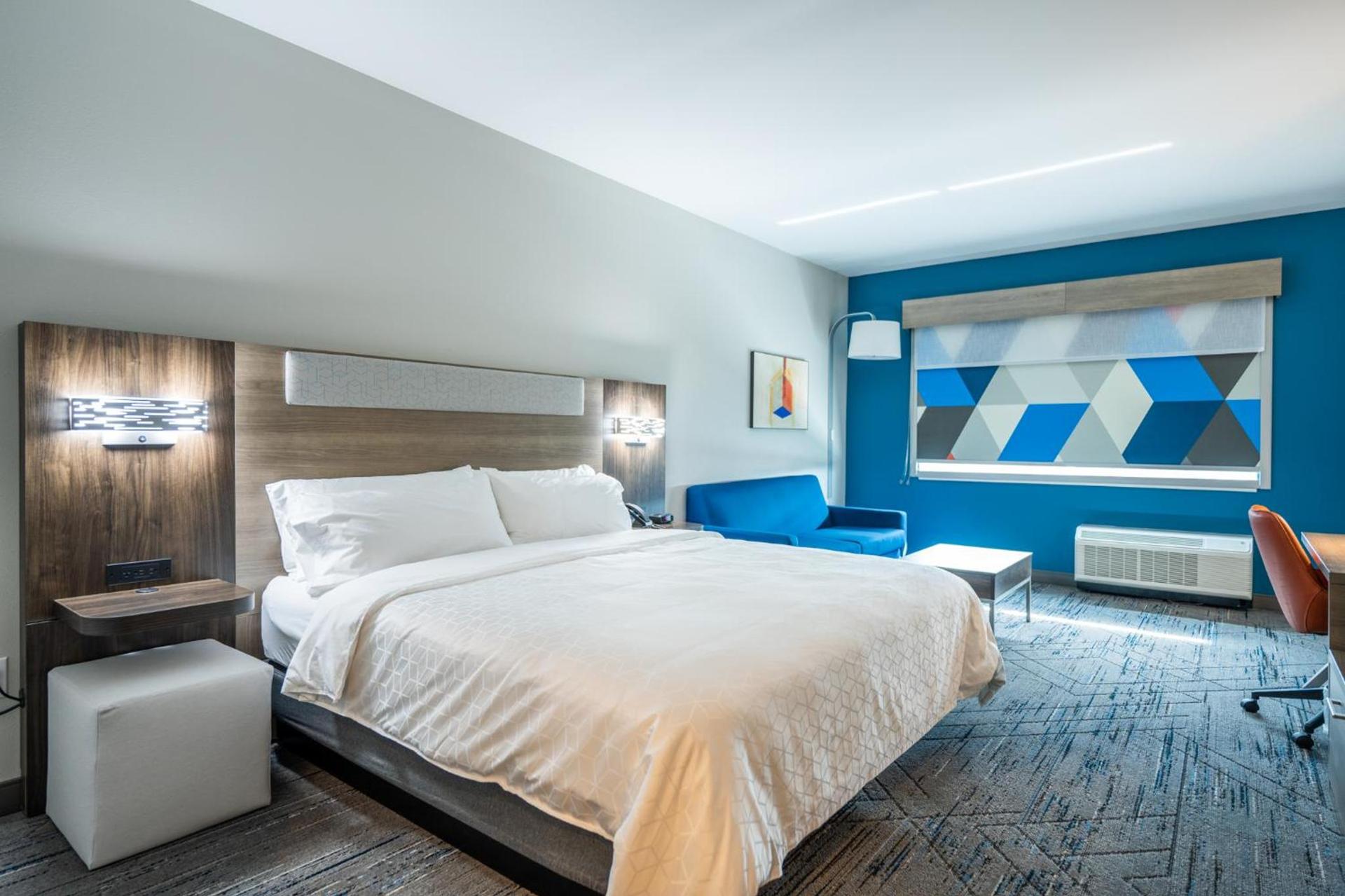 Holiday Inn Express & Suites Charlottesville by IHG photo 66