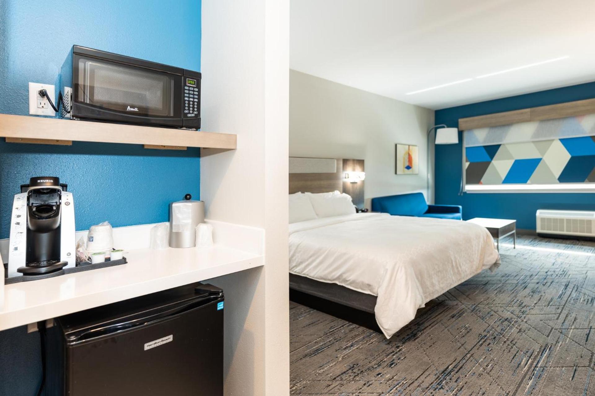 Holiday Inn Express & Suites Charlottesville by IHG photo 64