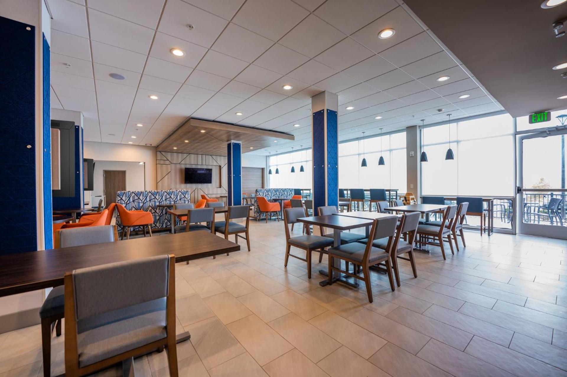 Holiday Inn Express & Suites Charlottesville by IHG photo 80