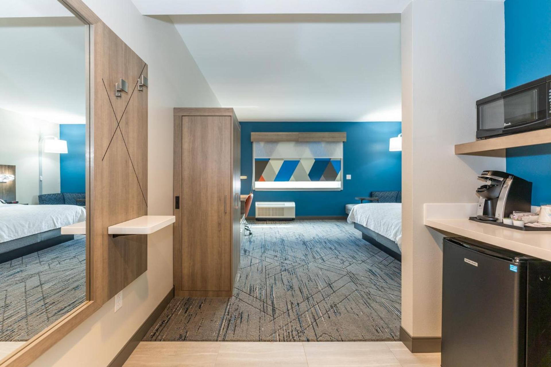 Holiday Inn Express & Suites Charlottesville by IHG photo 81