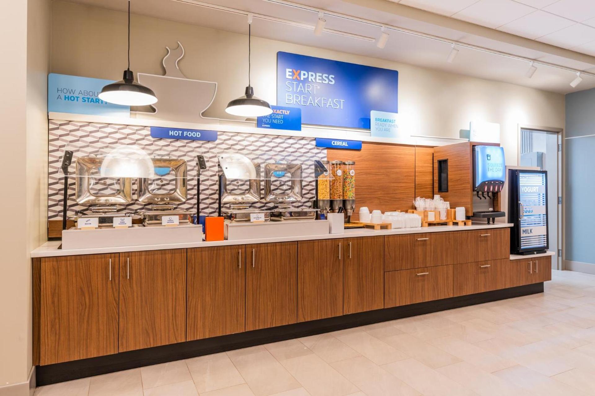 Holiday Inn Express & Suites Charlottesville by IHG photo 78