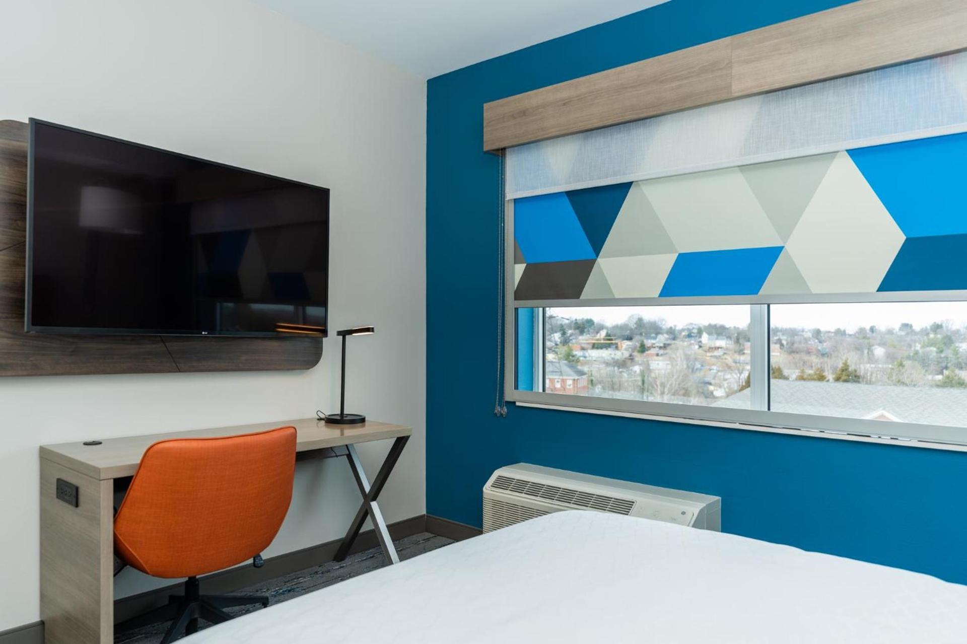 Holiday Inn Express & Suites Charlottesville by IHG photo 75