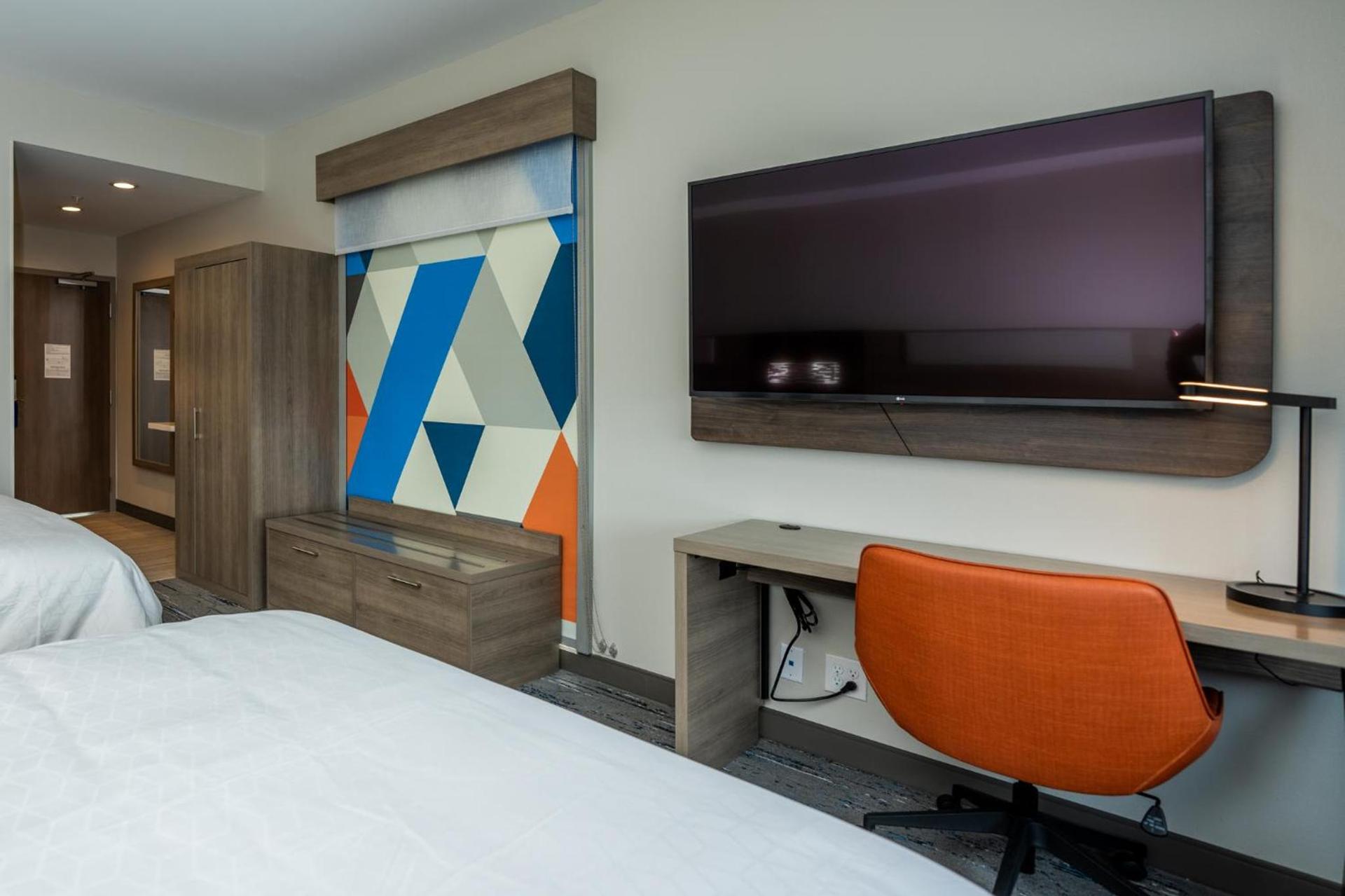 Holiday Inn Express & Suites Charlottesville by IHG photo 74