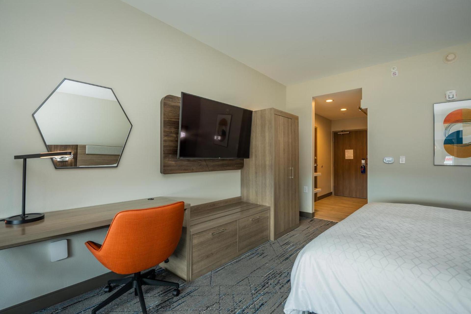 Holiday Inn Express & Suites Charlottesville by IHG photo 82