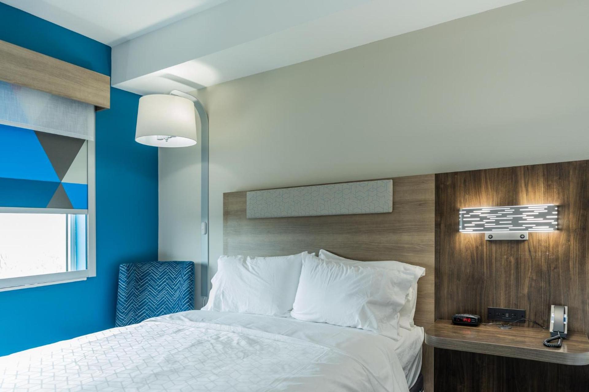 Holiday Inn Express & Suites Charlottesville by IHG photo 90