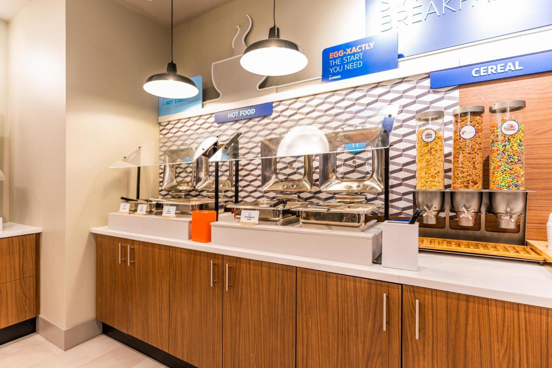 Holiday Inn Express & Suites Charlottesville by IHG photo 85