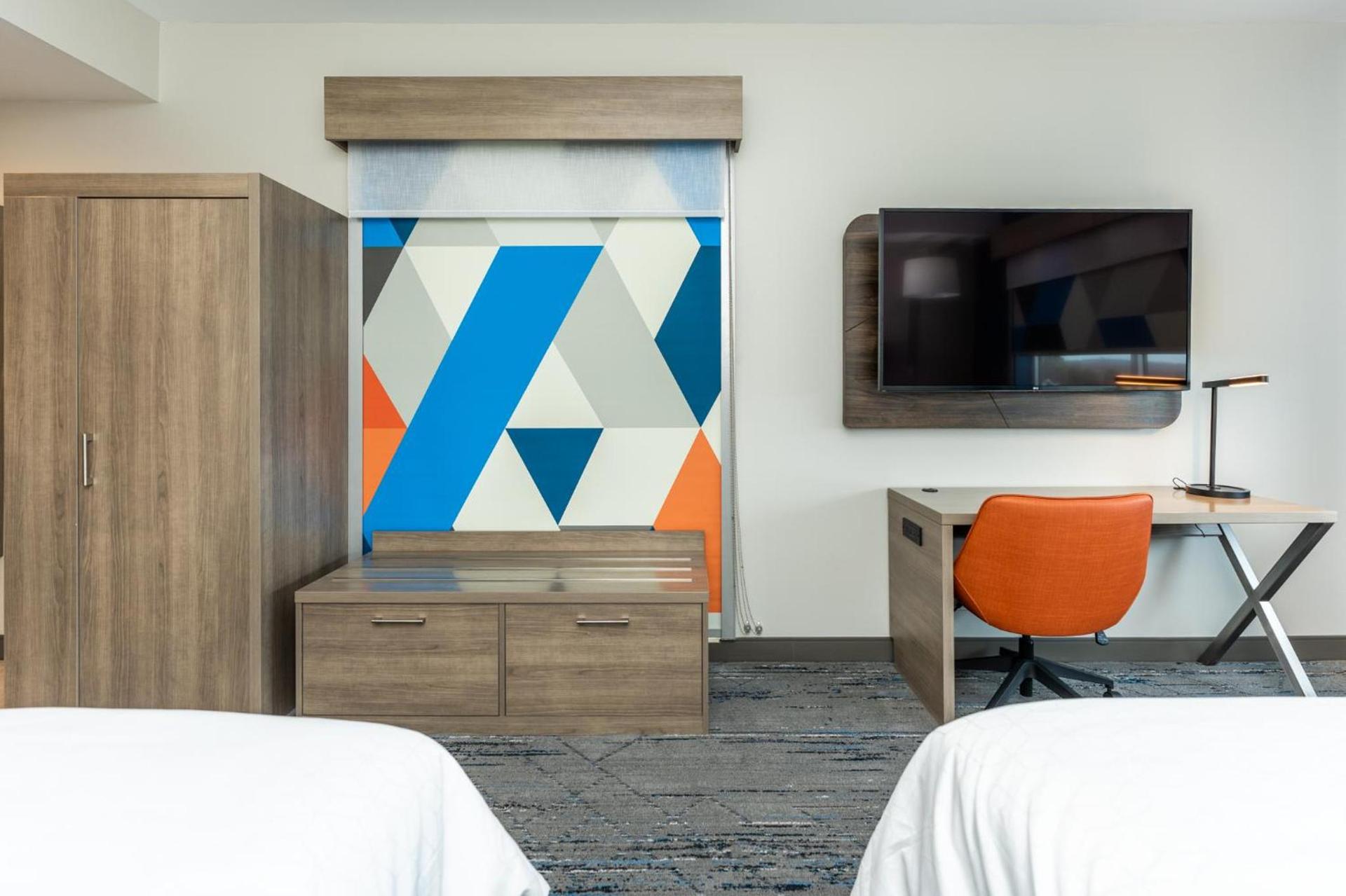 Holiday Inn Express & Suites Charlottesville by IHG photo 92