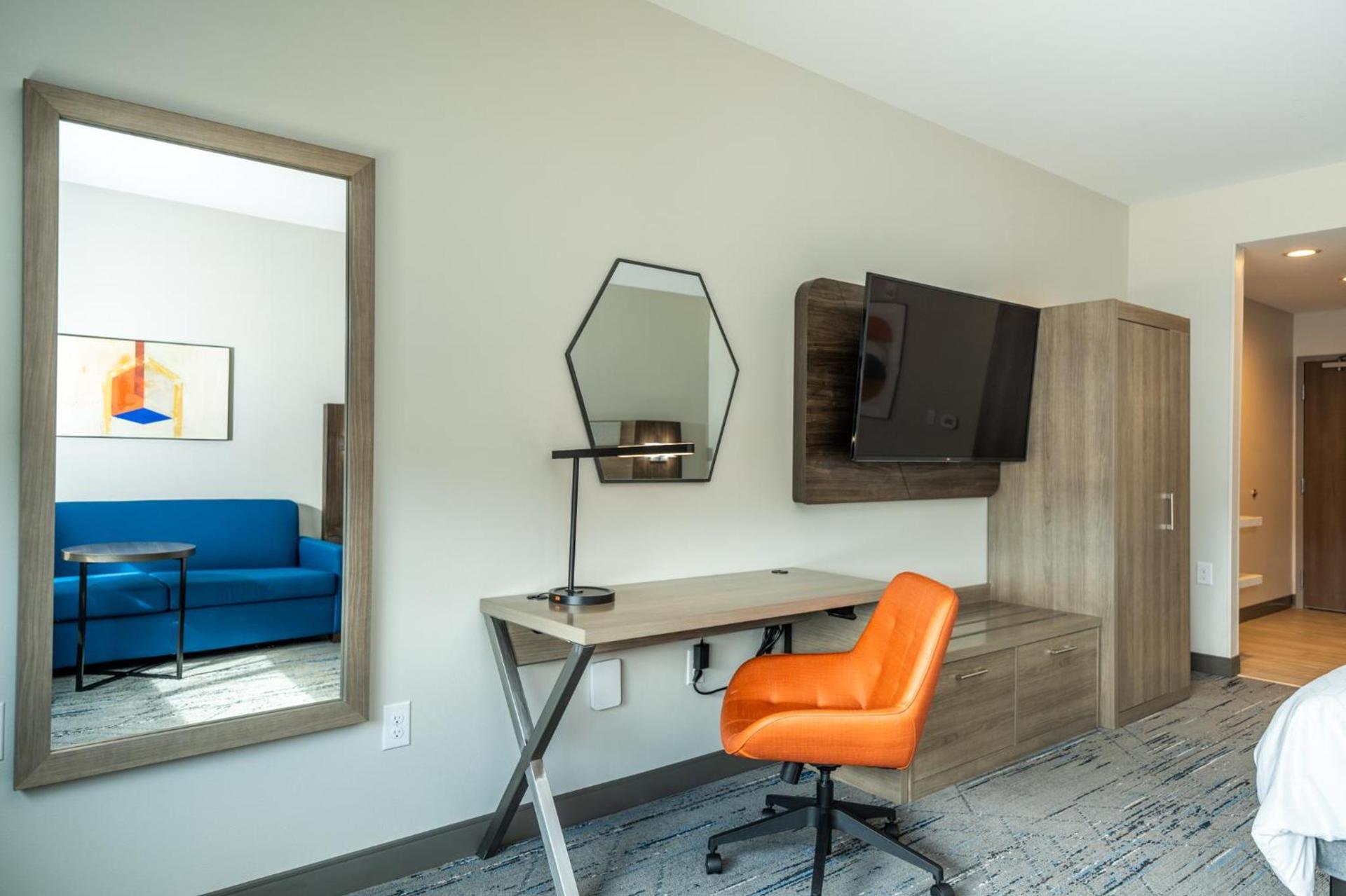 Holiday Inn Express & Suites Charlottesville by IHG photo 95