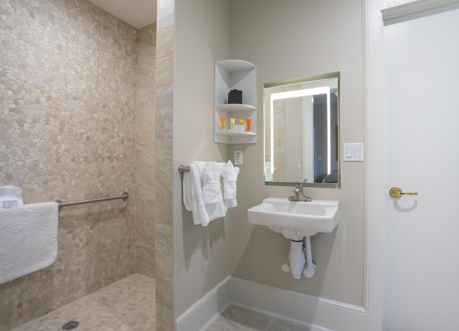 Shangri-La Springs photo 15