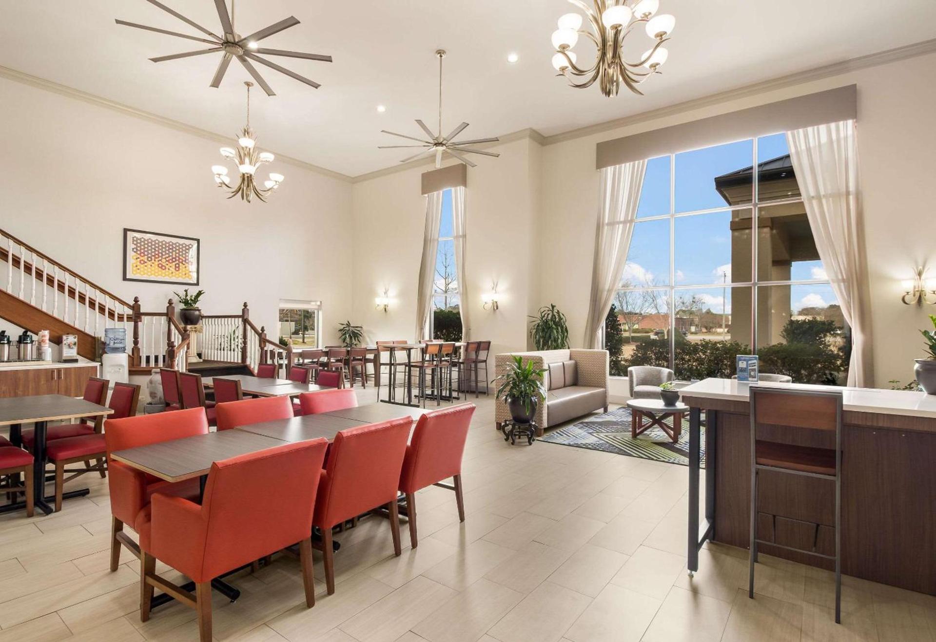 Clarion Pointe New Bern photo 26