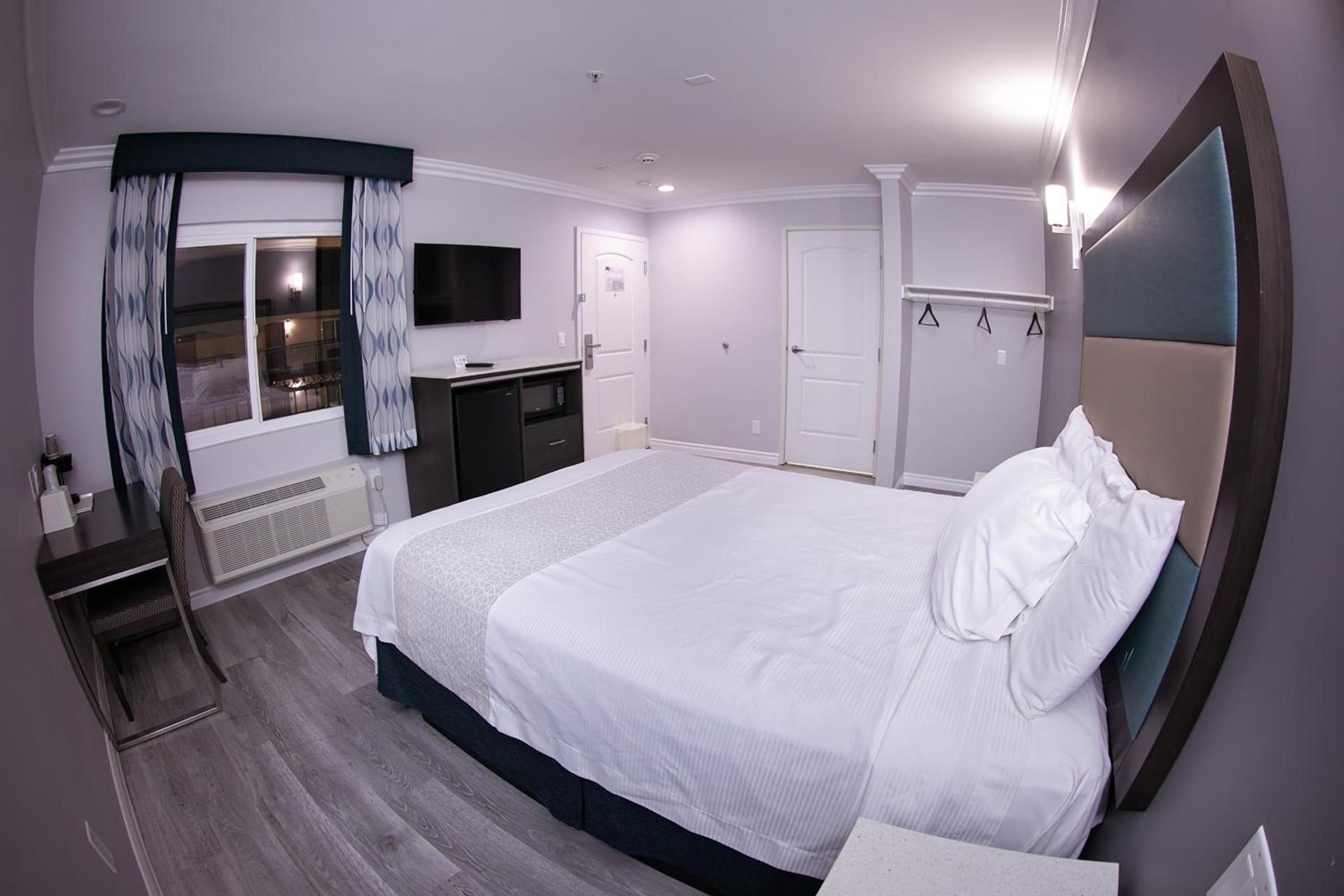 Travelodge Inn & Suites by Wyndham West Covina photo 13