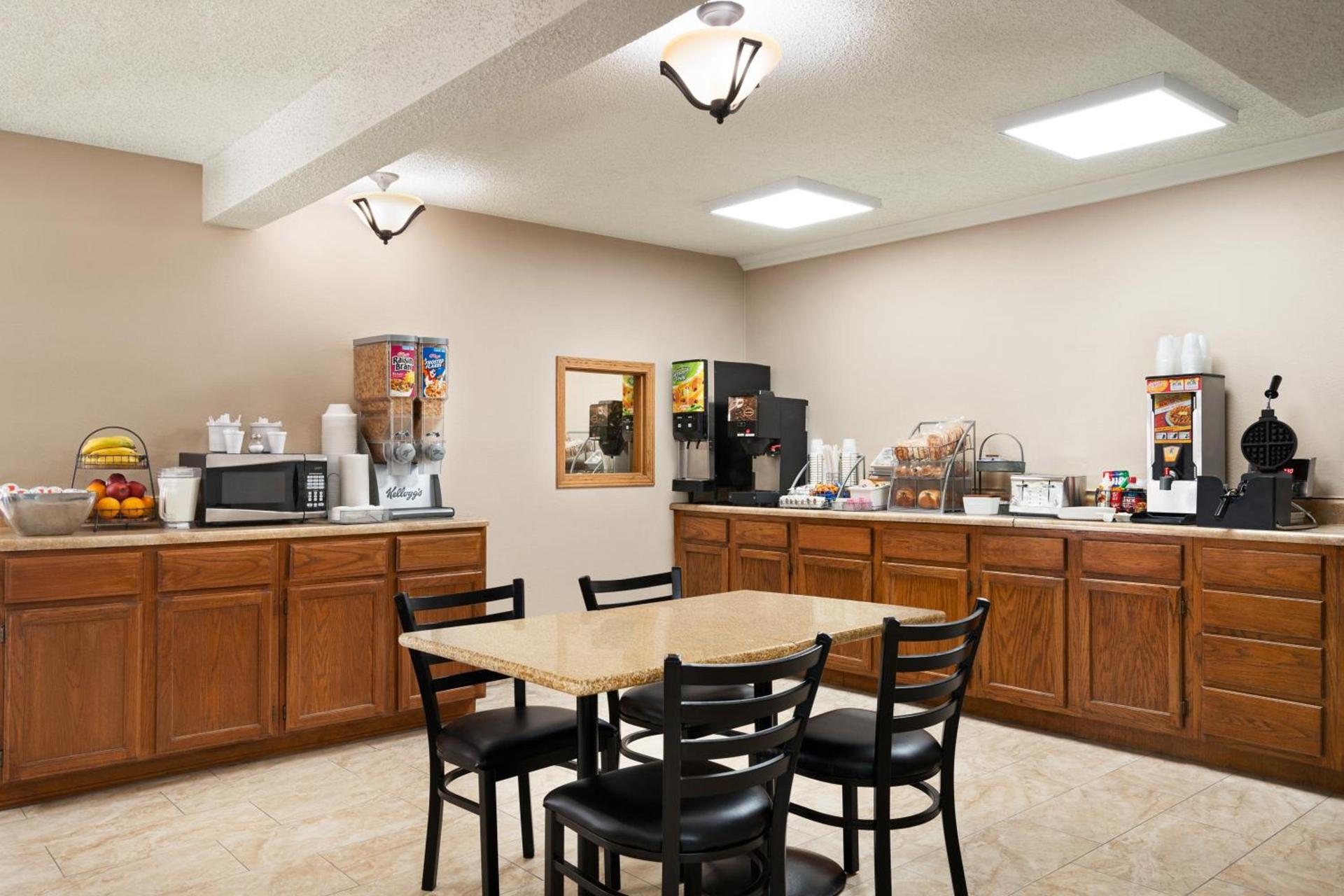 Super 8 by Wyndham Liberal KS photo 8