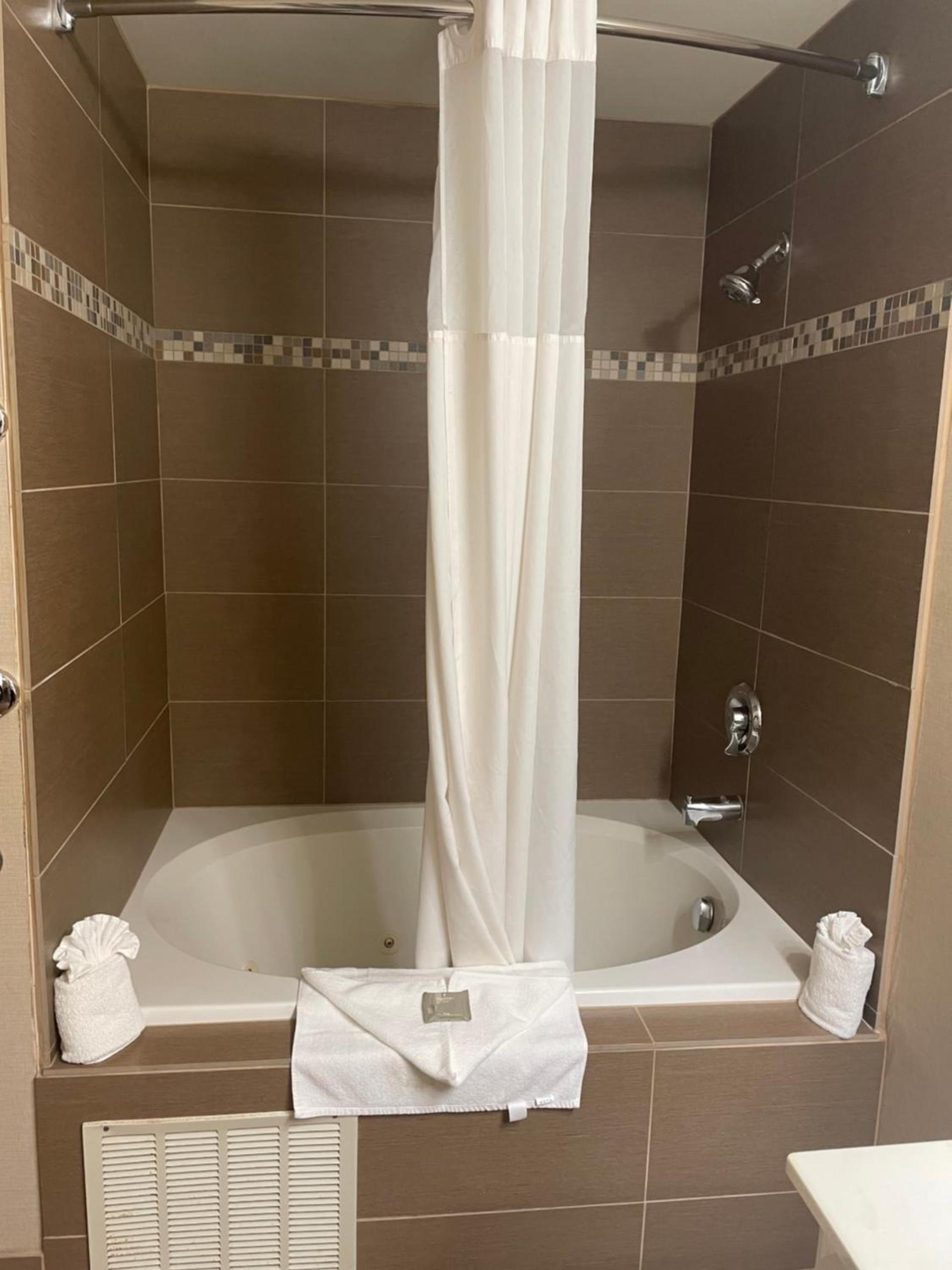 Country Inn & Suites by Radisson, Madison, WI photo 23