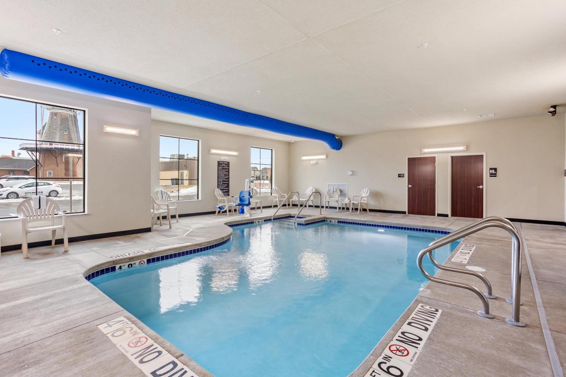 Cobblestone Hotel & Suites - Little Chute photo 4