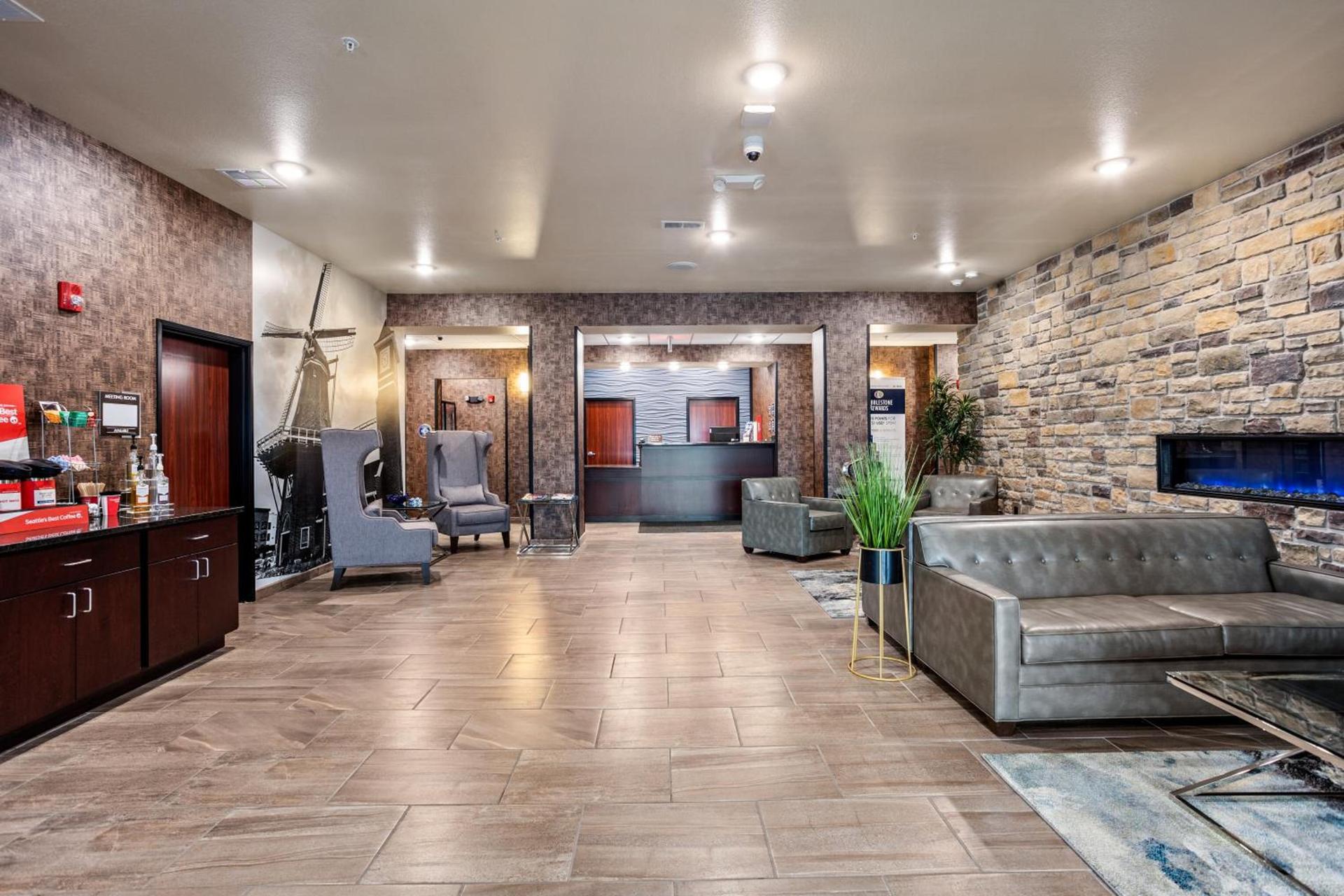 Cobblestone Hotel & Suites - Little Chute photo 11