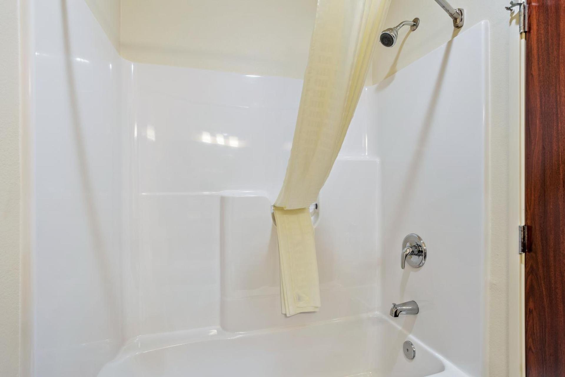 Cobblestone Hotel & Suites - Little Chute photo 28
