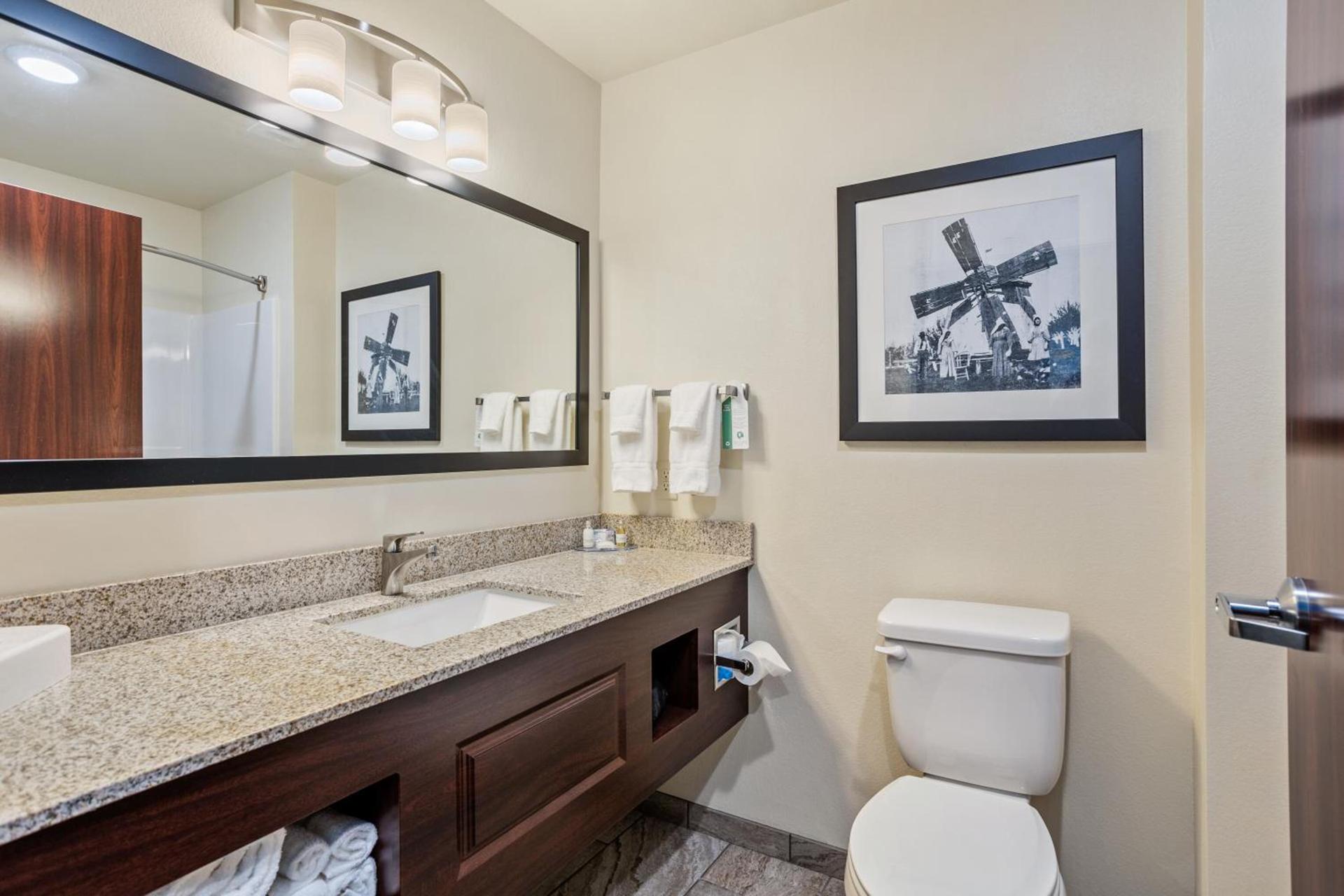 Cobblestone Hotel & Suites - Little Chute photo 25