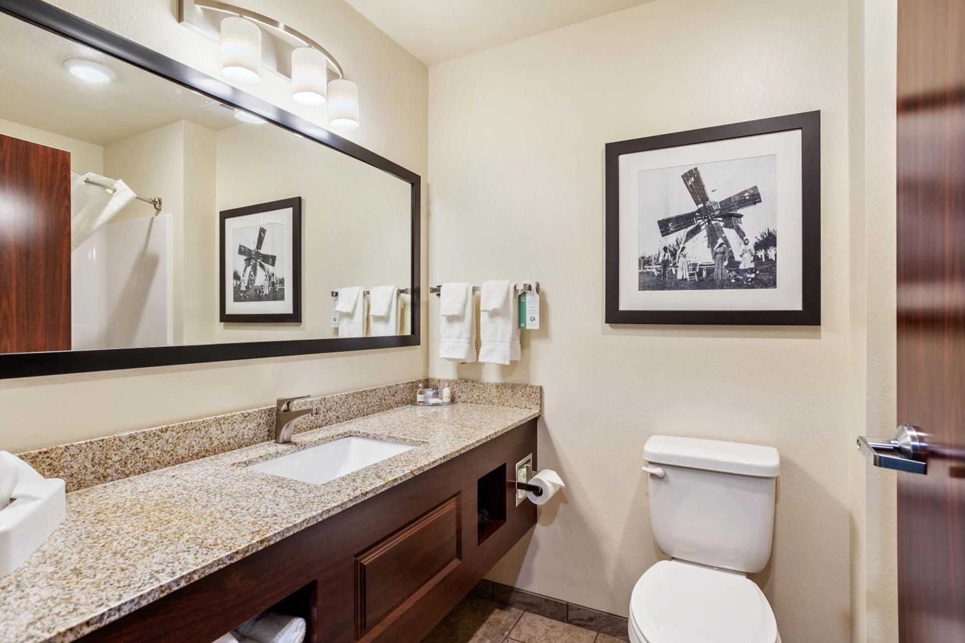 Cobblestone Hotel & Suites - Little Chute photo 31