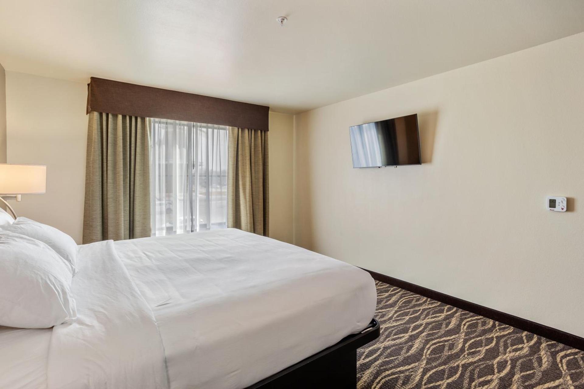 Cobblestone Hotel & Suites - Little Chute photo 40