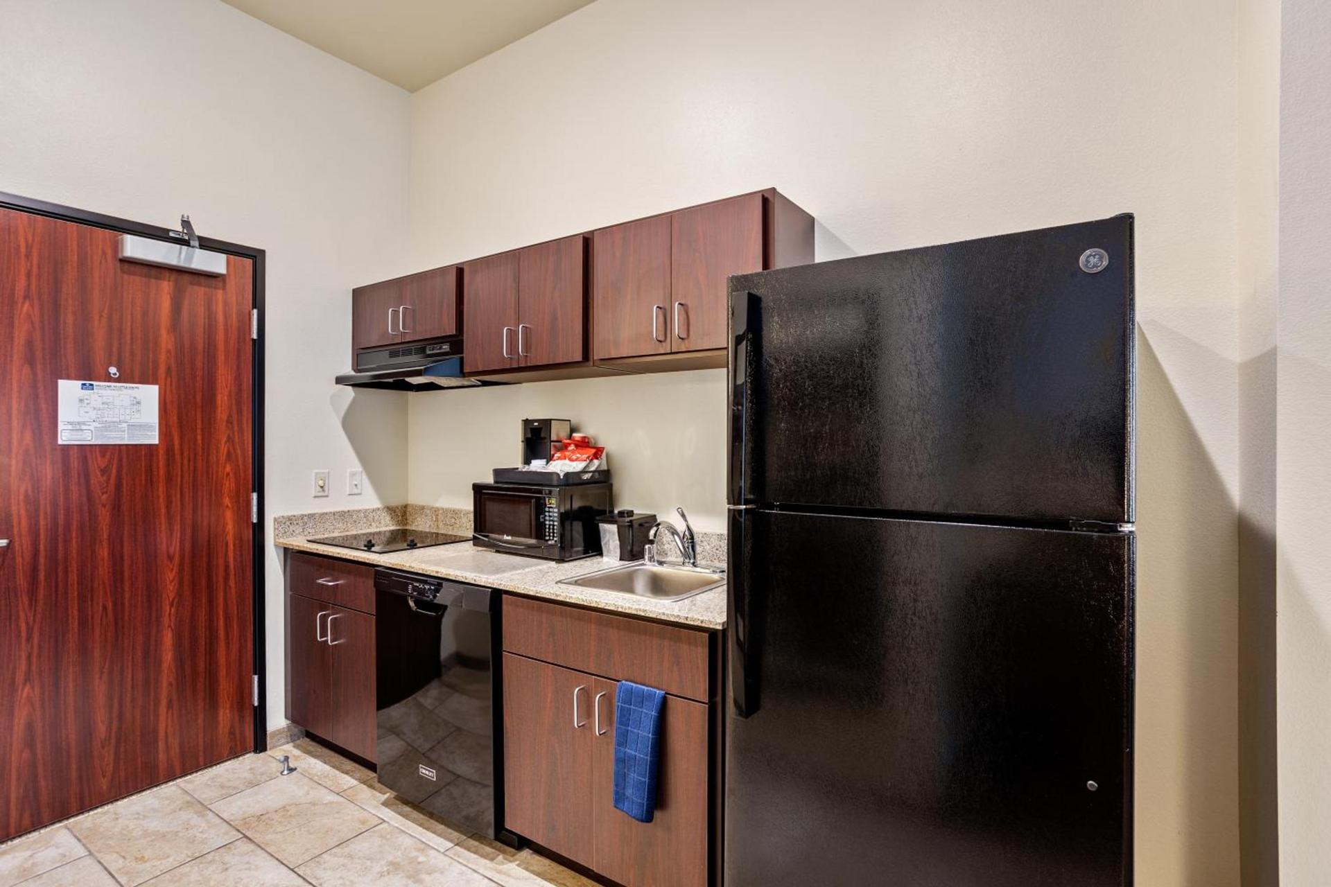 Cobblestone Hotel & Suites - Little Chute photo 49