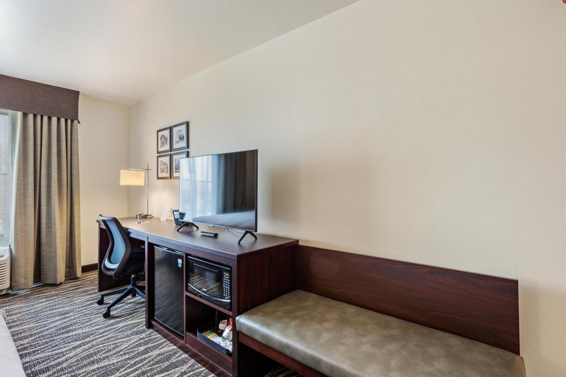 Cobblestone Hotel & Suites - Little Chute photo 52