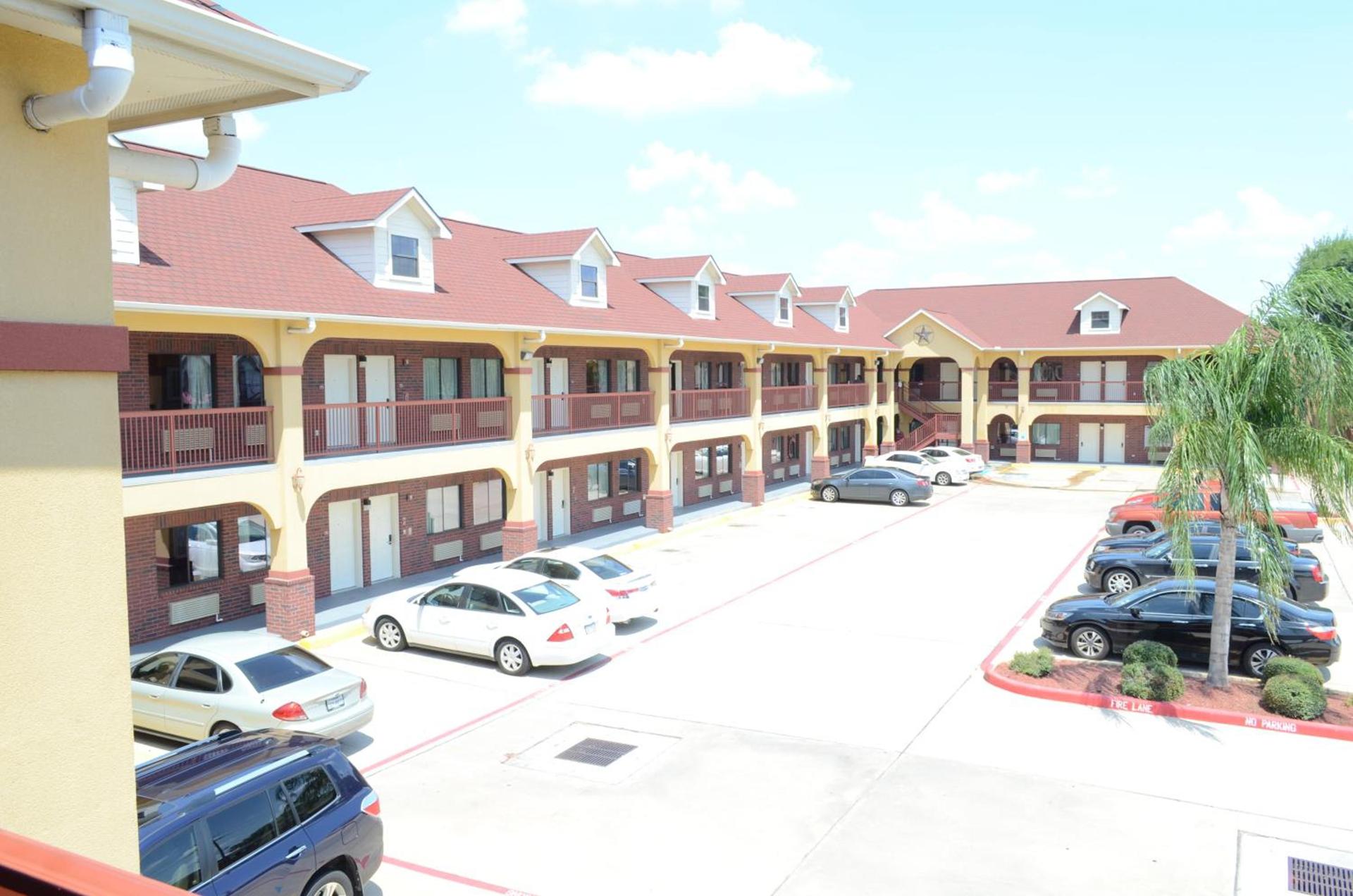 Sterling Inn and Suites at Reliant and Medical Center Houston photo 2
