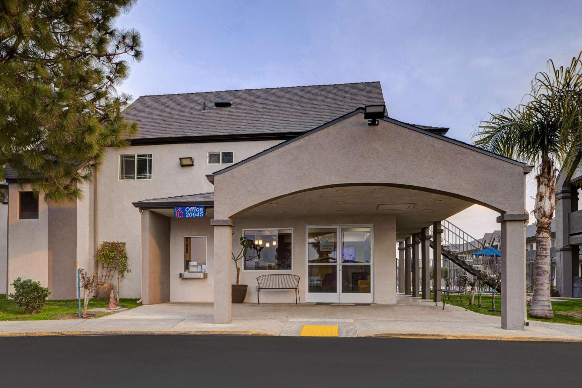 Motel 6-Buttonwillow, CA Central photo 2