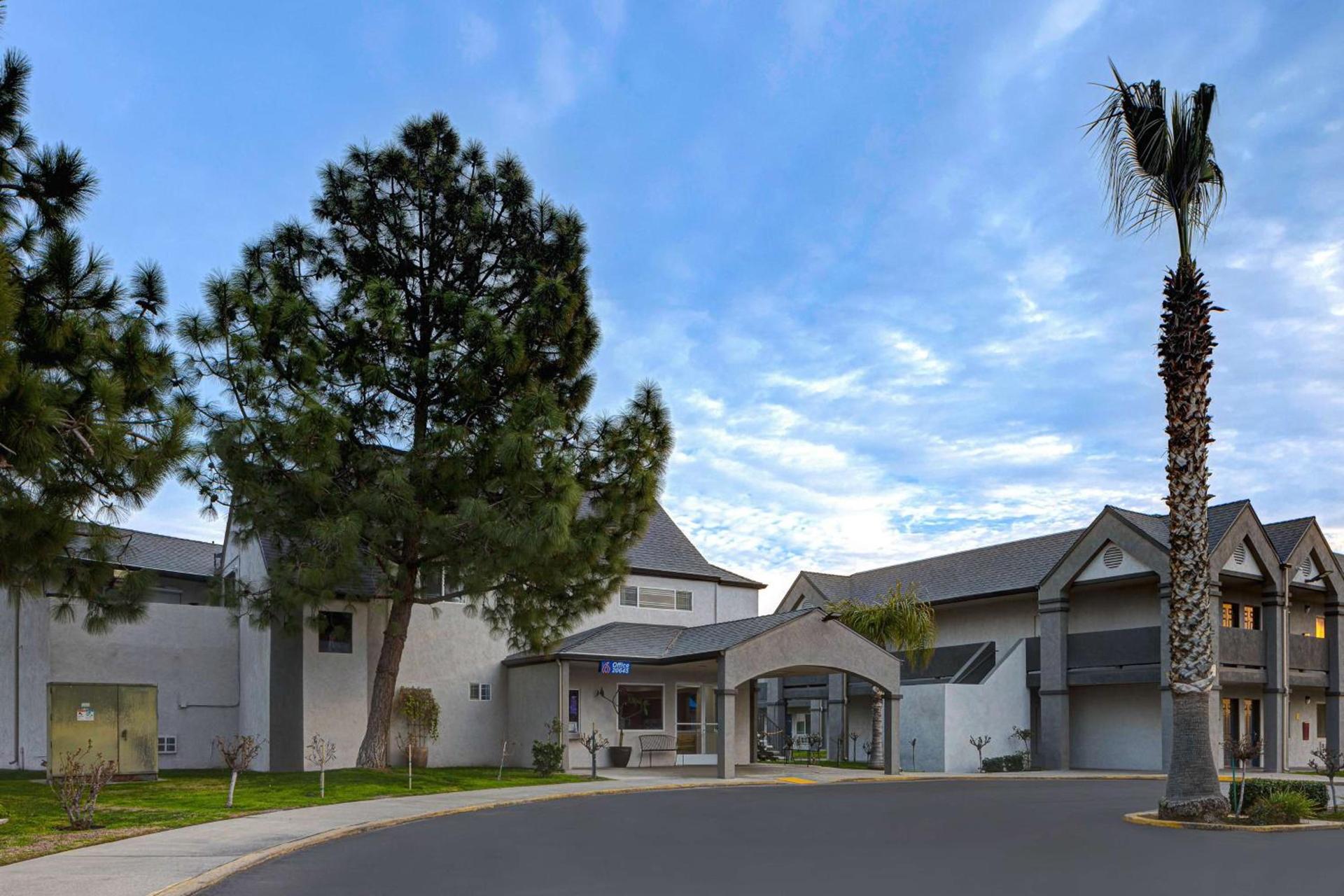 Motel 6-Buttonwillow, CA Central photo 3