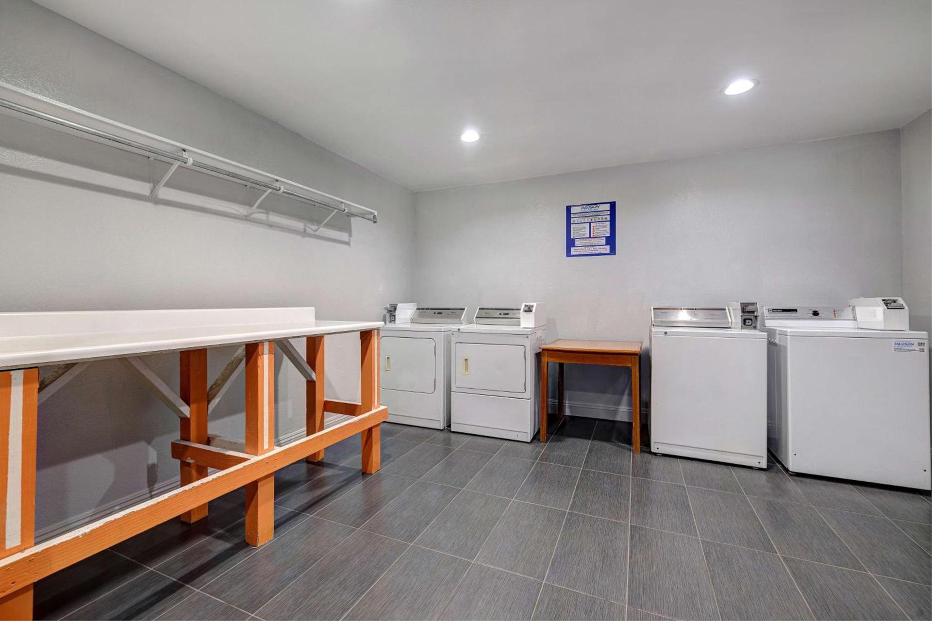Motel 6-Buttonwillow, CA Central photo 22