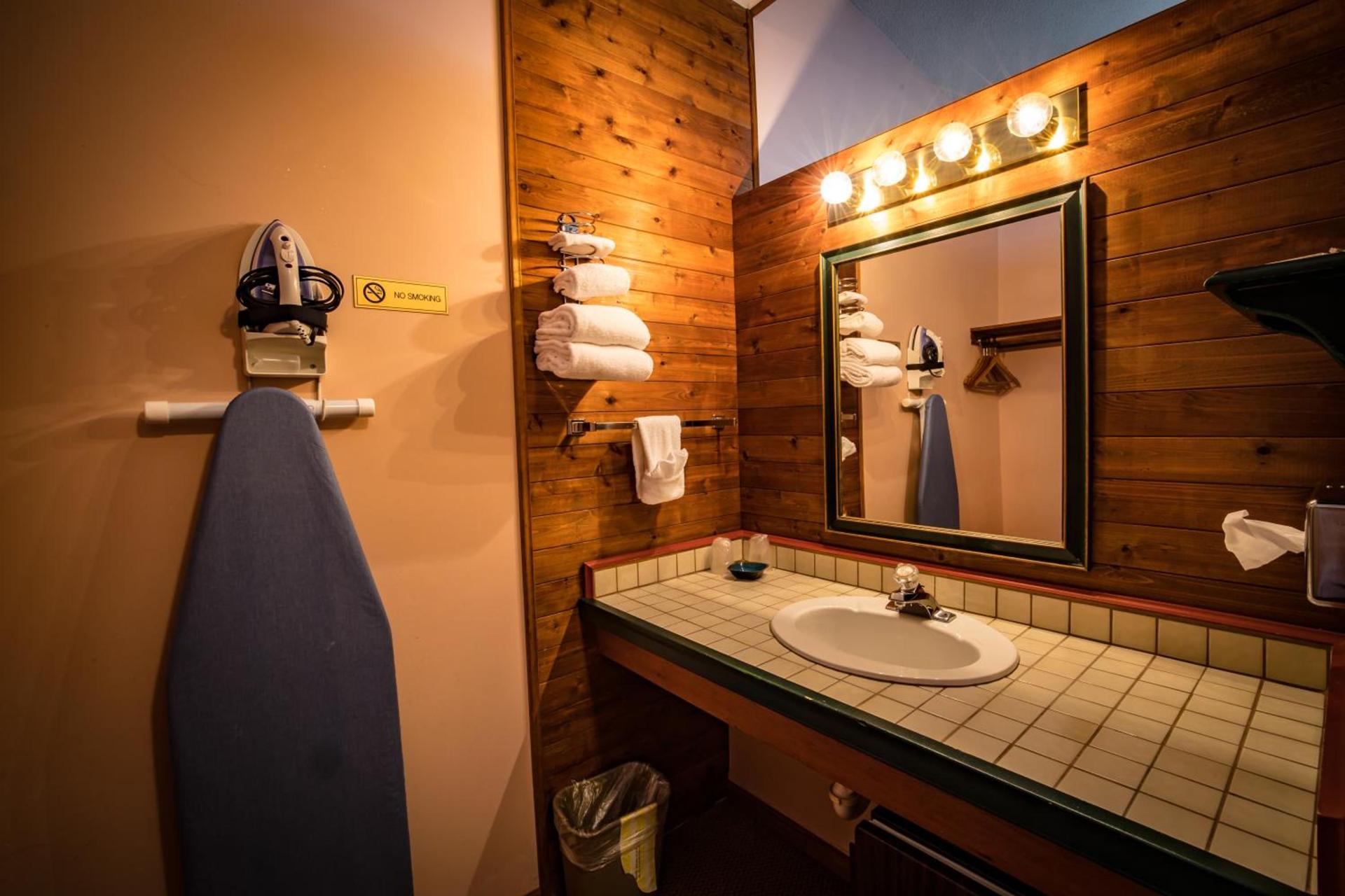 Riverside Motel photo 37