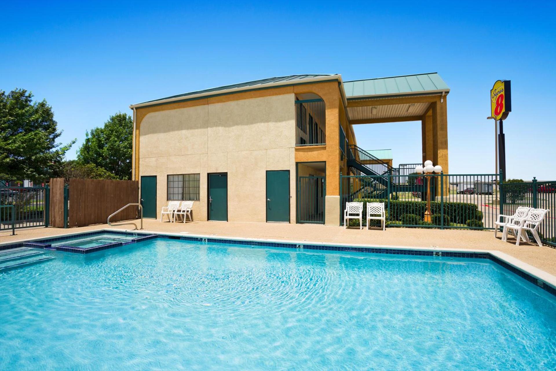 Super 8 by Wyndham Grand Prairie Southwest photo 19