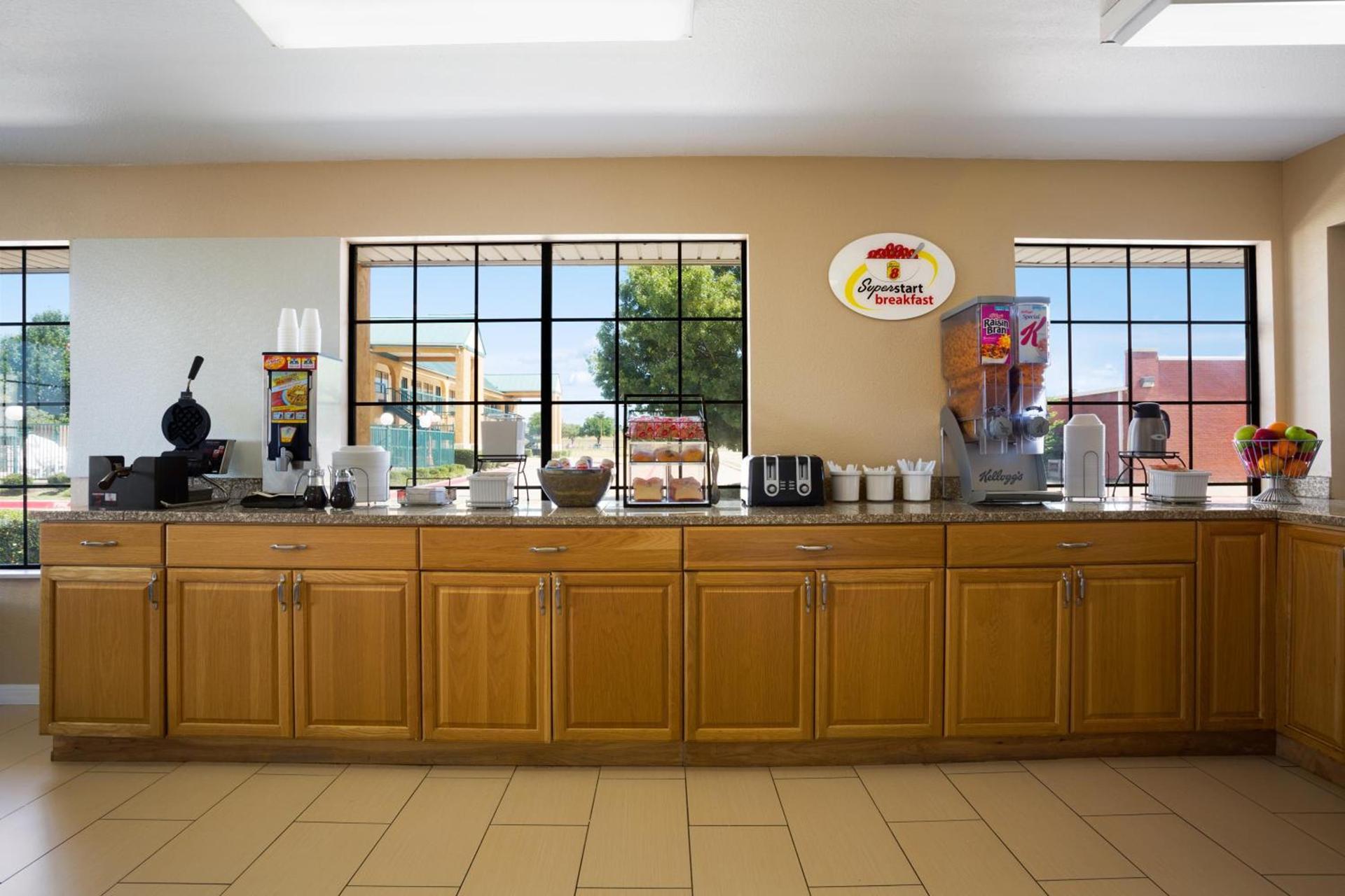 Super 8 by Wyndham Grand Prairie Southwest photo 16