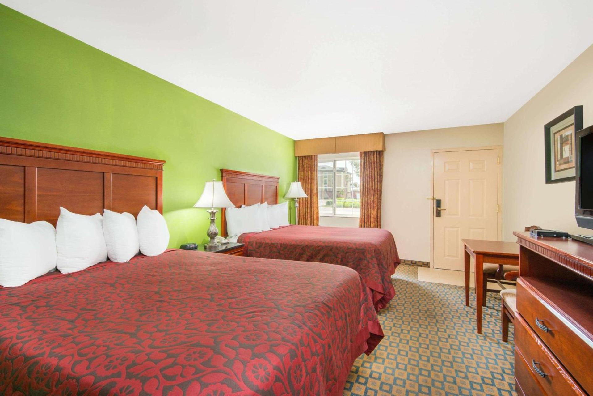 Days Inn & Suites by Wyndham Wichita photo 11