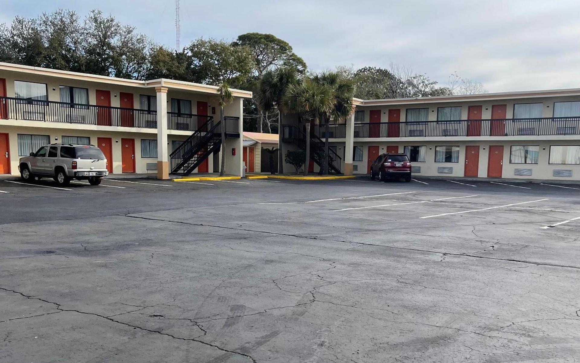 Hole Inn the Wall Hotel - Fort Walton Beach - Sunset Plaza - nearby Beaches & Hurlburt photo 32