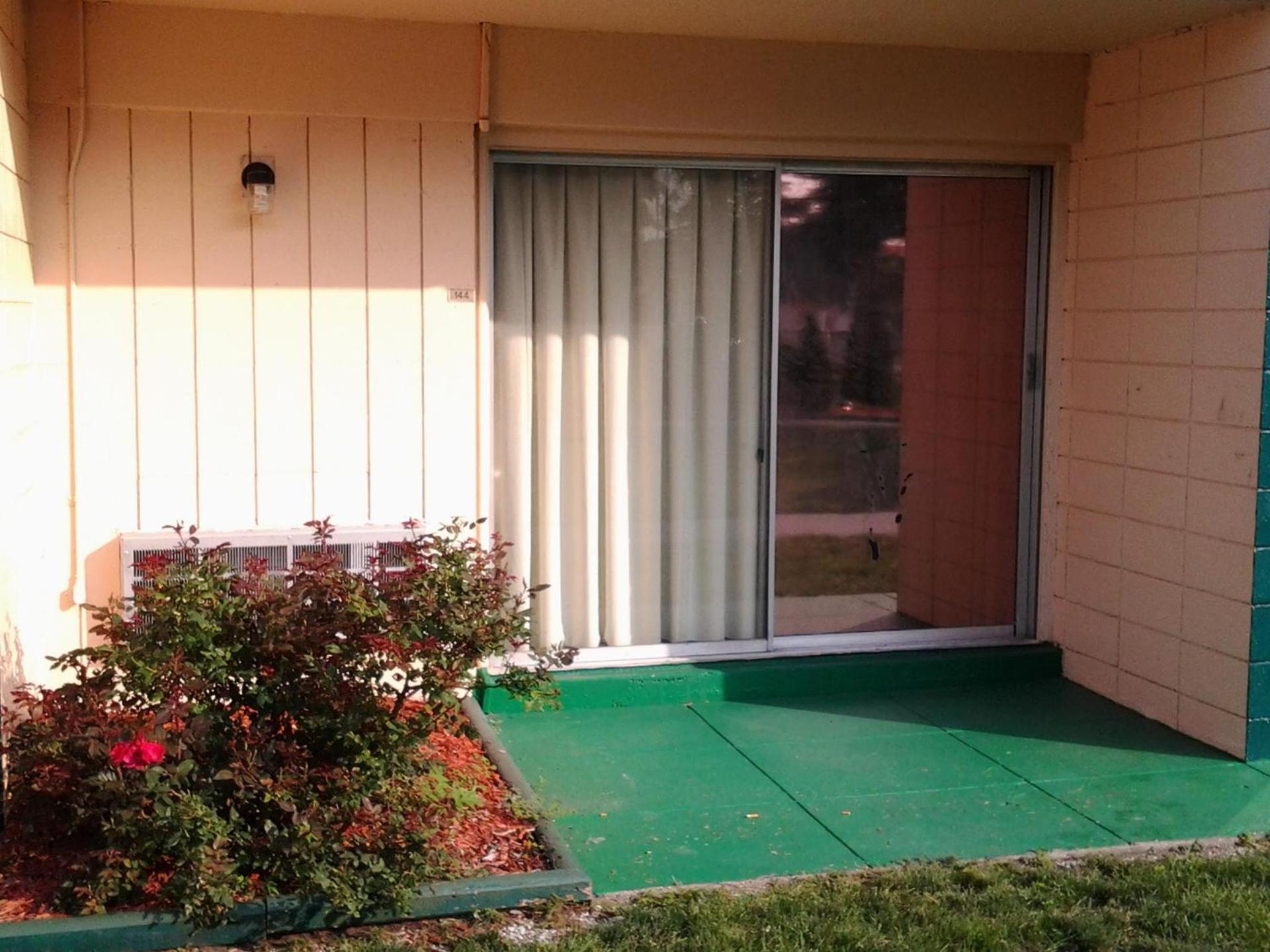 Budgetel Inn & Suites Hotel photo 25