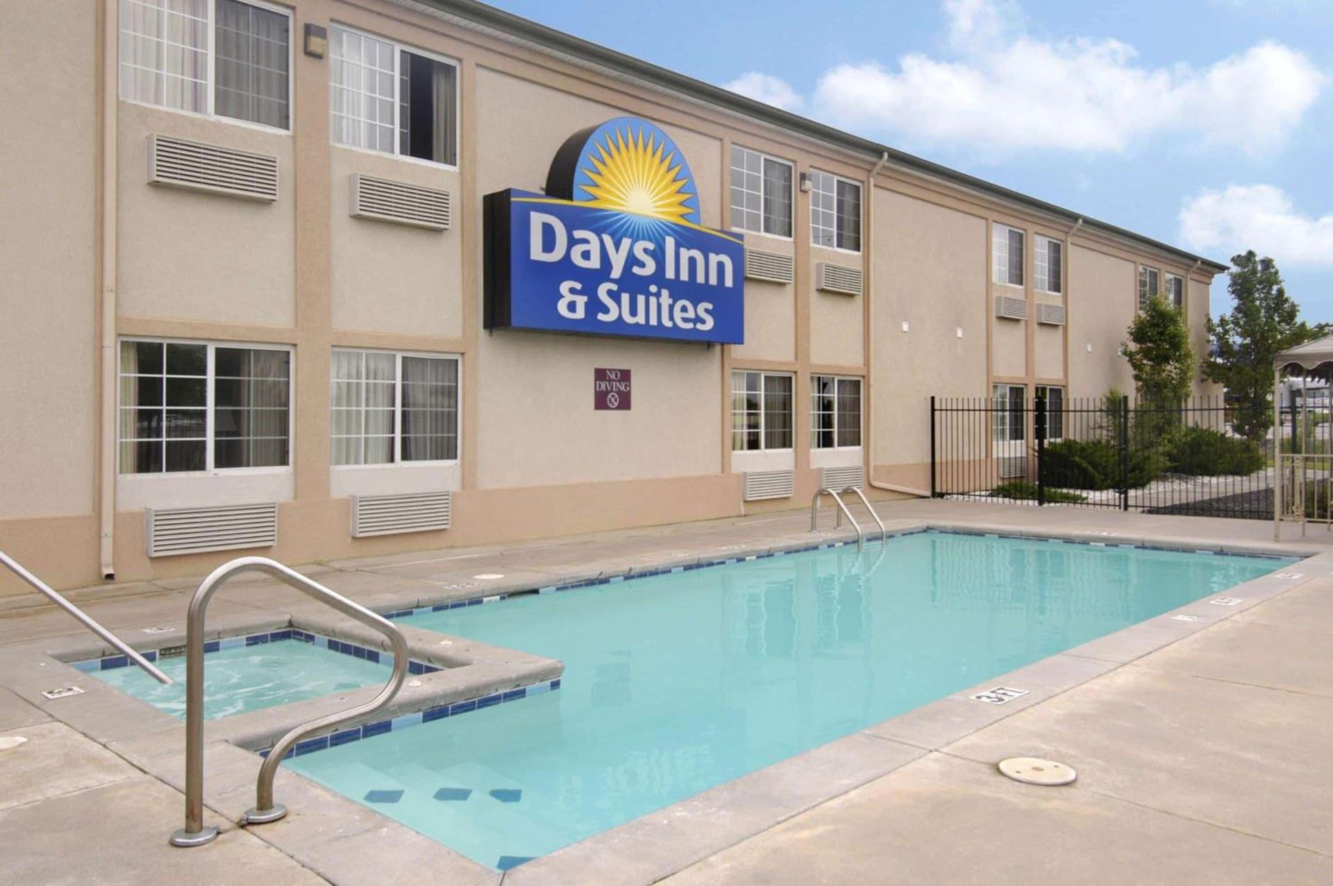 Days Inn & Suites by Wyndham Wichita photo 4