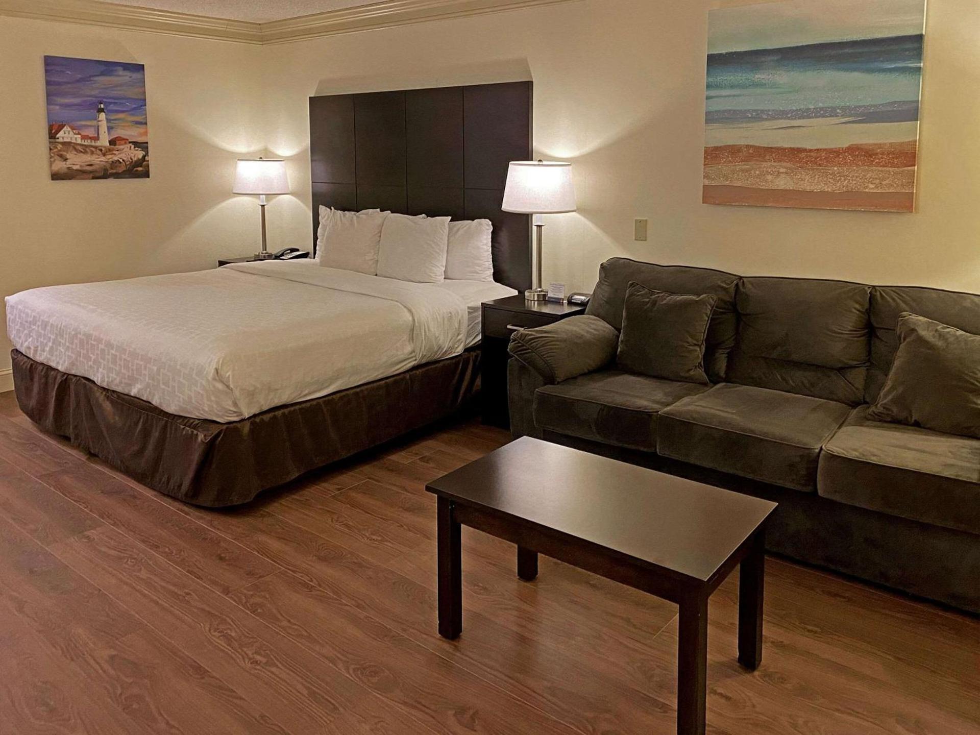 Clarion Hotel & Conference Center Toms River photo 15