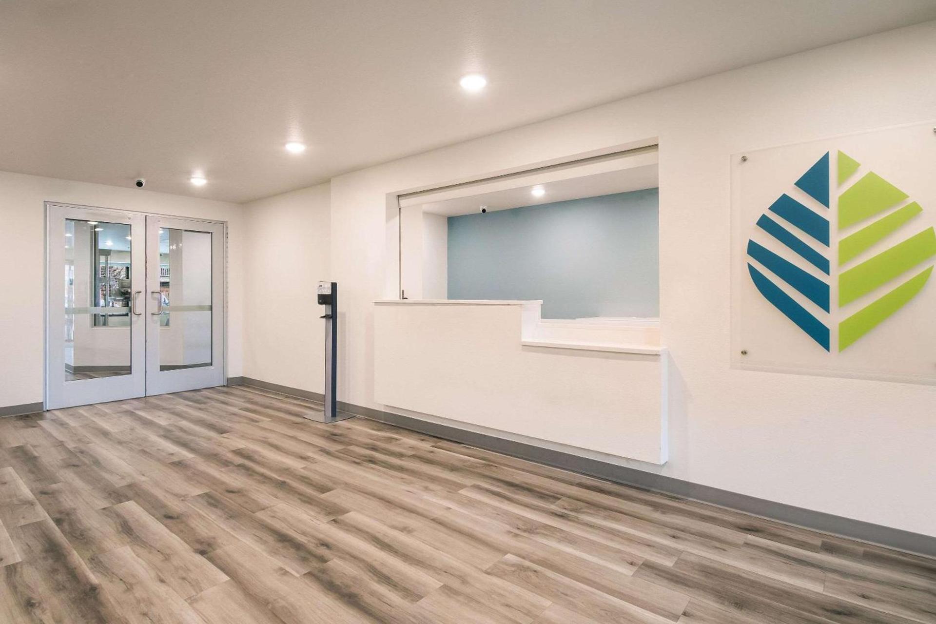 WoodSpring Suites Portland Vancouver photo 8
