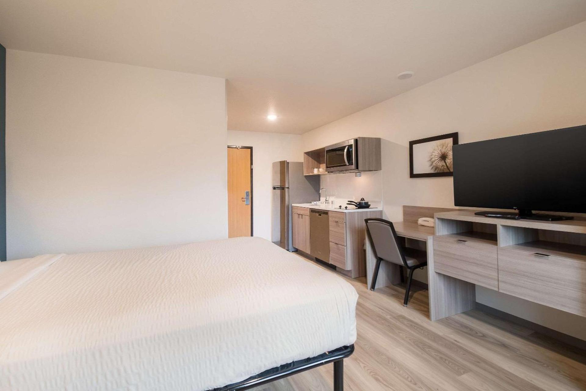 WoodSpring Suites Portland Vancouver photo 31